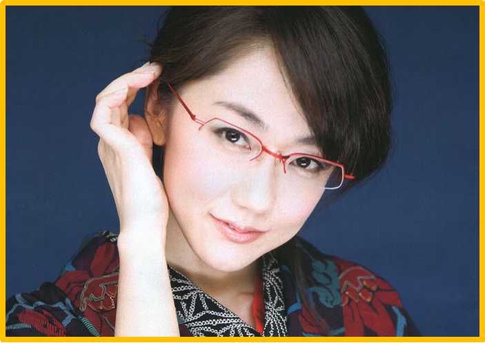 唐橋ユミの若い頃は 学生チア姿と眼鏡なしの代顔画像がカワイイ Kerorin S Life Scoop